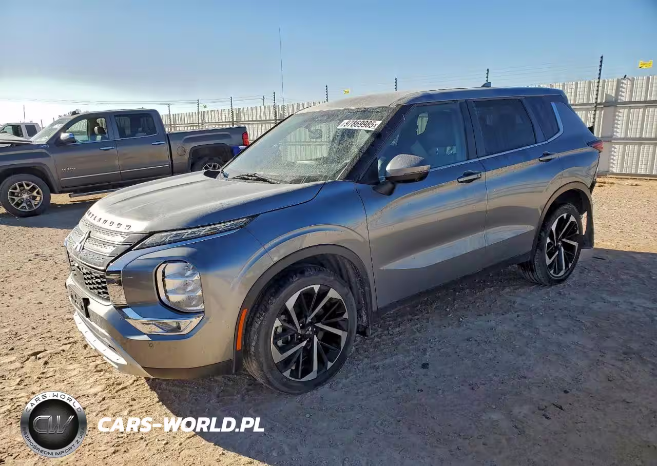 2023 Mitsubishi Outlander Se