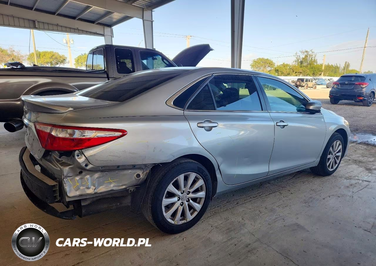 2016 Toyota Camry Le VIN:4T1BF1FK5GU225583 - 3