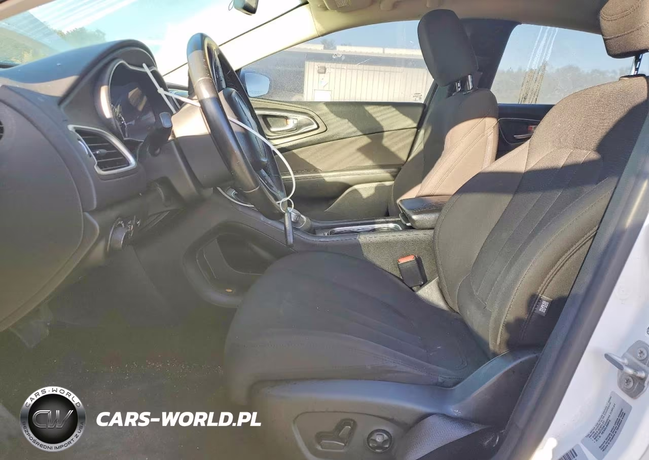 2015 Chrysler 200 Limited VIN:1C3CCCABXFN760930 - 7
