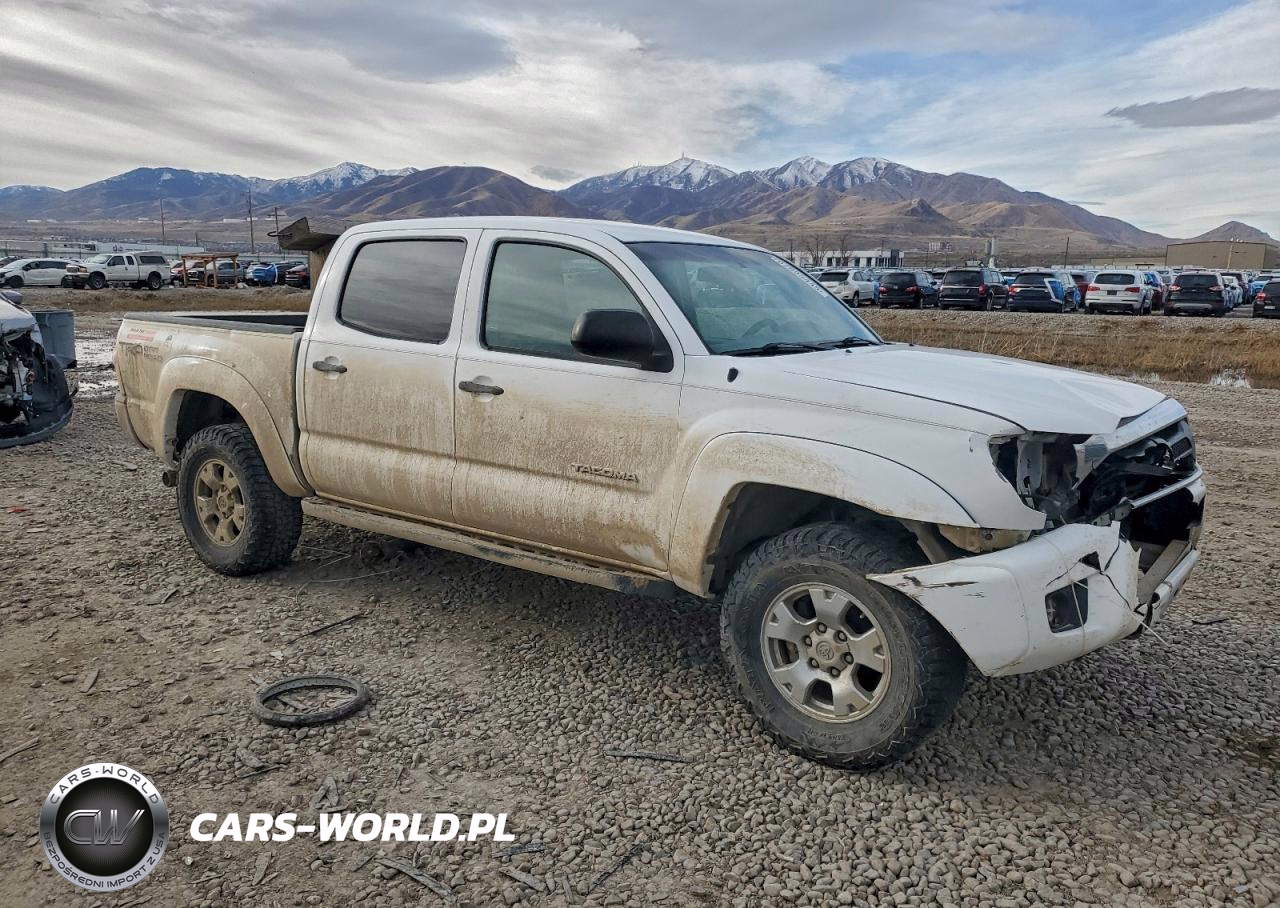 2015 Toyota Tacoma Double Cab VIN:3TMLU4EN6FM184637 - 4