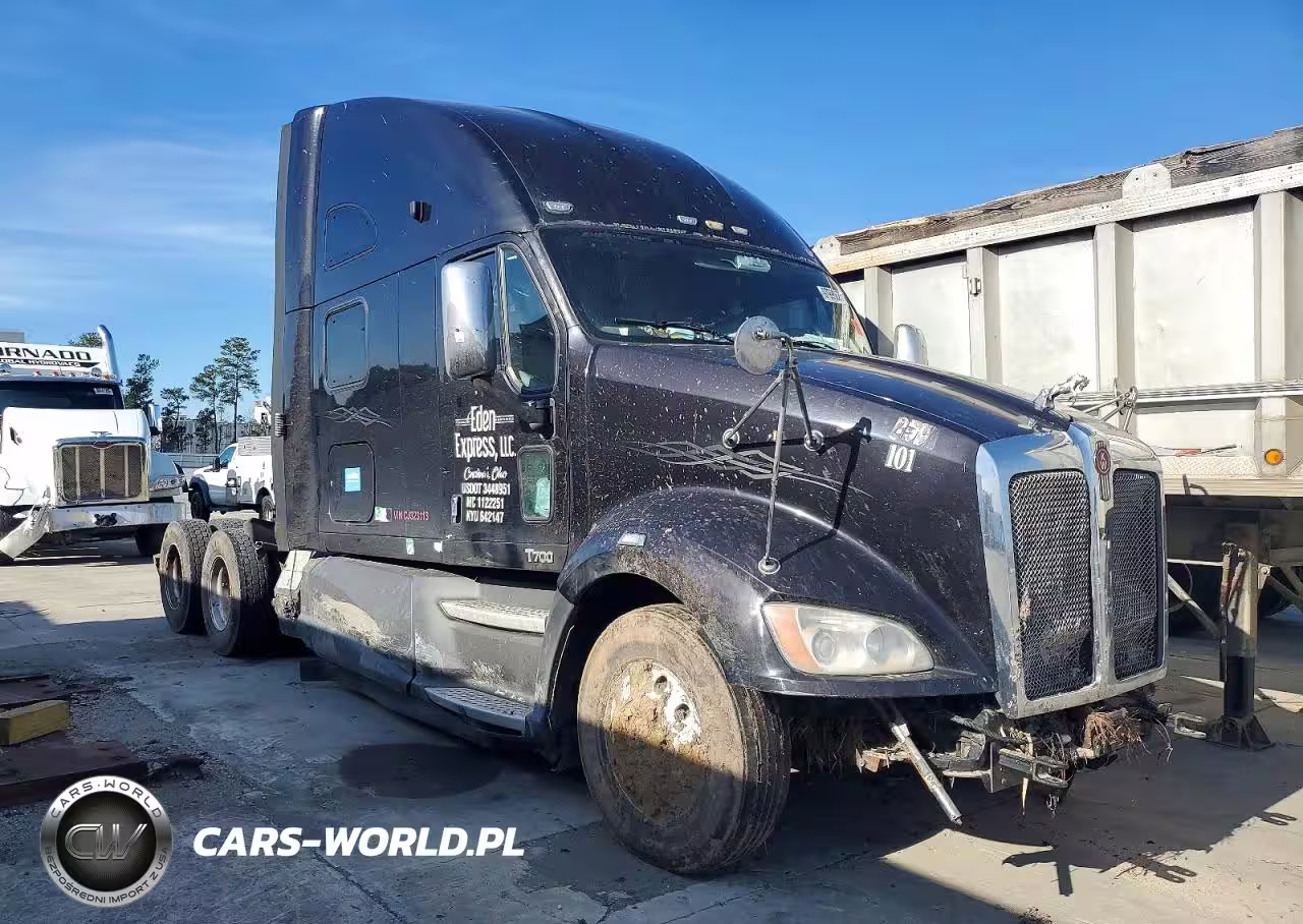 2012 Kenworth T700 Semi Truck