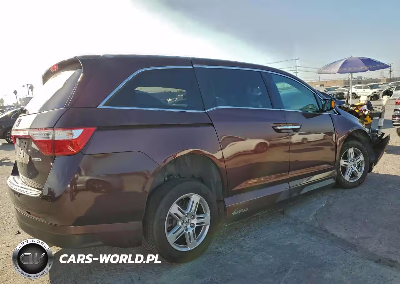 2012 Honda Odyssey Touring VIN:5FNRL5H96CB018832 - 3