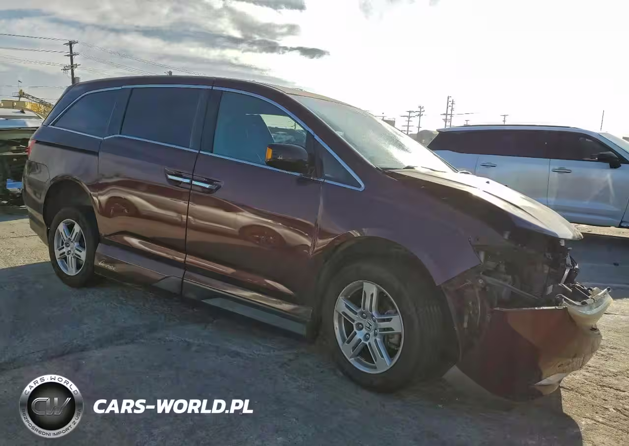 2012 Honda Odyssey Touring VIN:5FNRL5H96CB018832 - 4