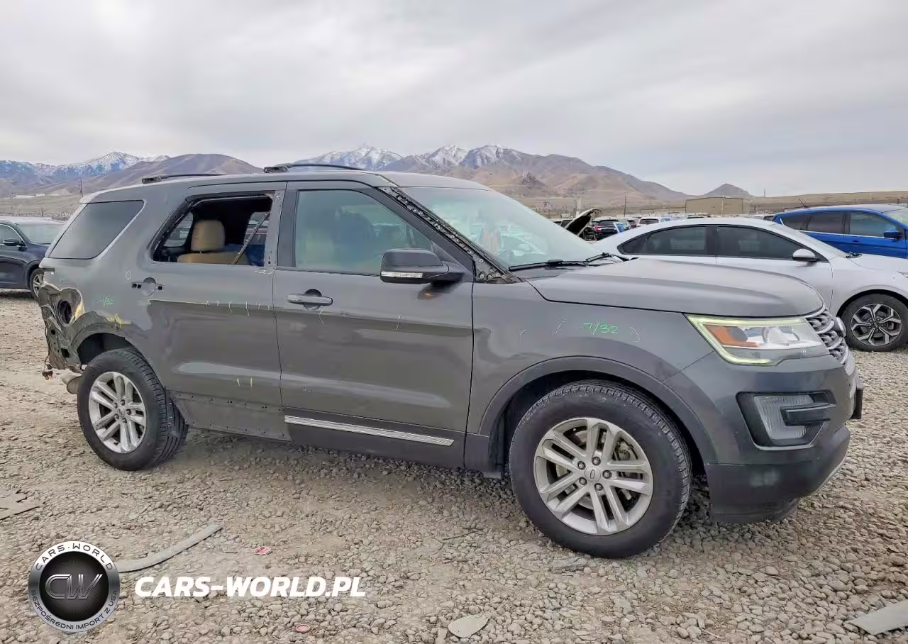 2016 Ford Explorer Xlt VIN:1FM5K7D89GGB52915 - 4