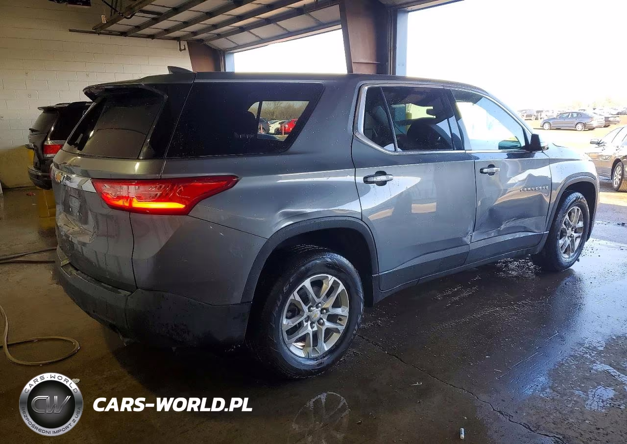 2019 Chevrolet Traverse Ls VIN:1GNERFKW3KJ214629 - 3