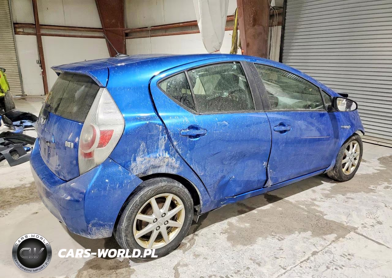 2012 Toyota Prius C Three VIN:JTDKDTB30C1011522 - 3