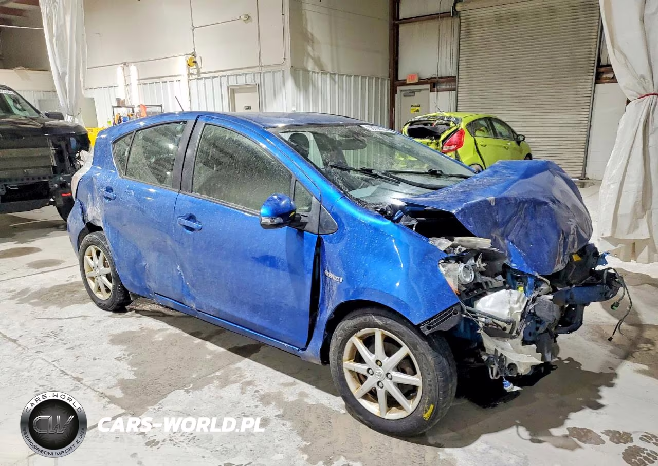 2012 Toyota Prius C Three VIN:JTDKDTB30C1011522 - 4
