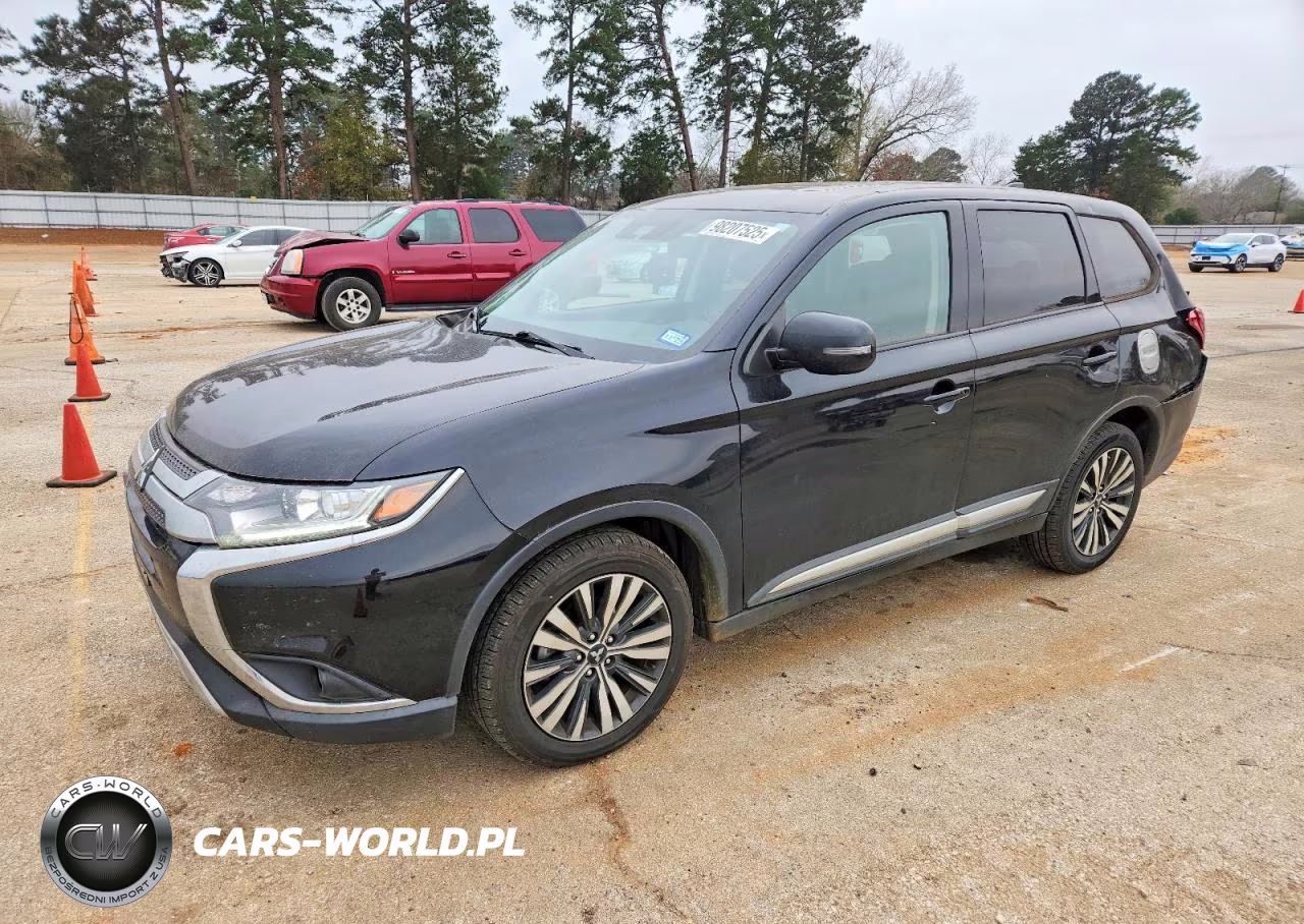 2020 Mitsubishi Outlander Se – zdjęcie 1 z 13