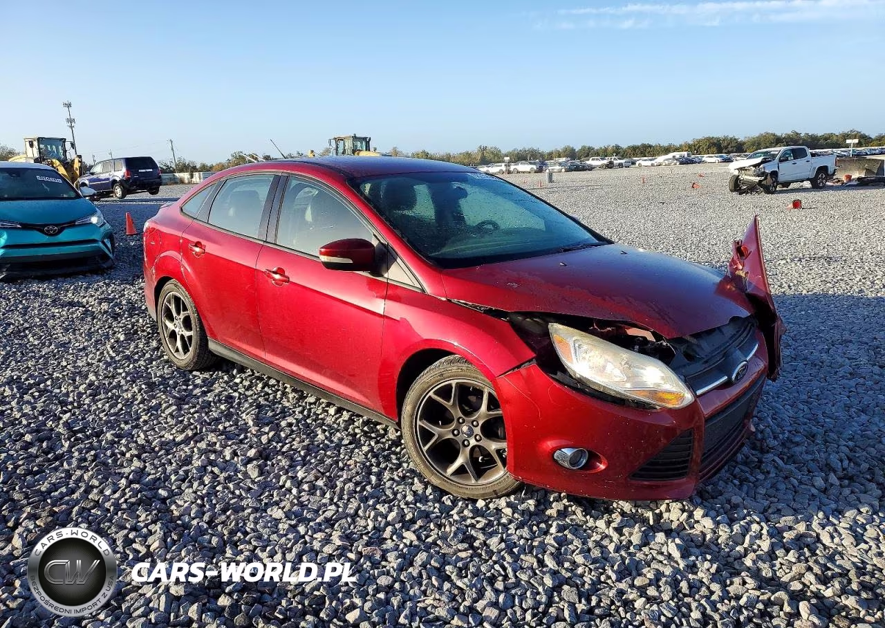 2014 Ford Focus Se VIN:1FADP3F26EL337307 - 4