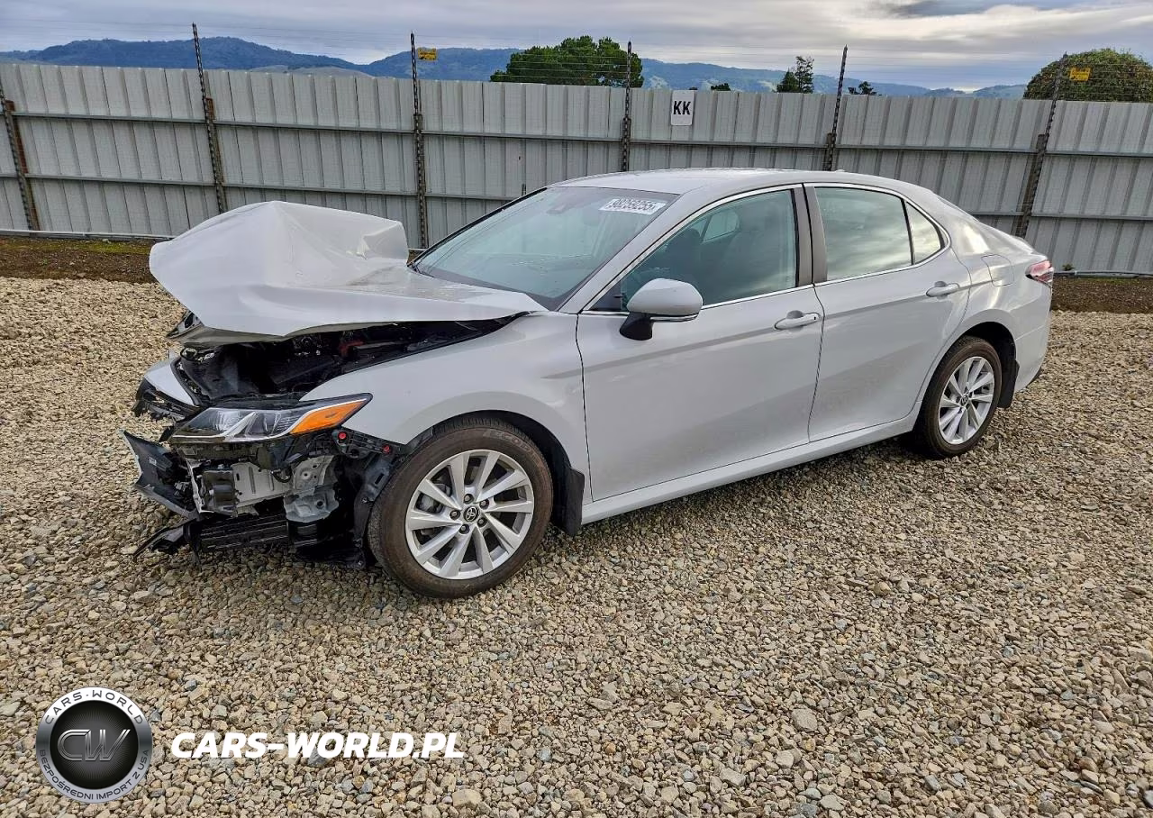 2022 Toyota Camry Le – zdjęcie 1 z 12