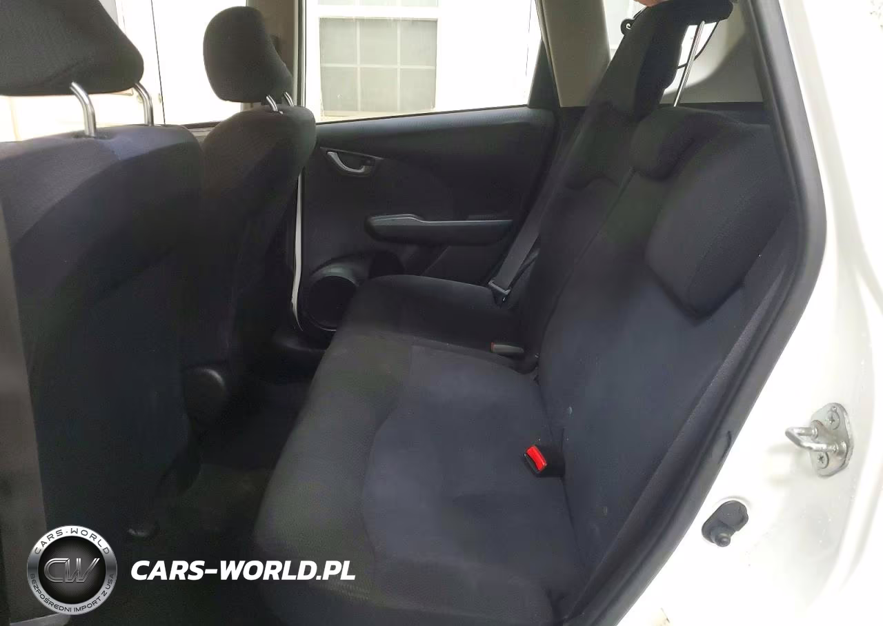 2013 Honda Fit Sport VIN:JHMGE8H51DC064341 - 10