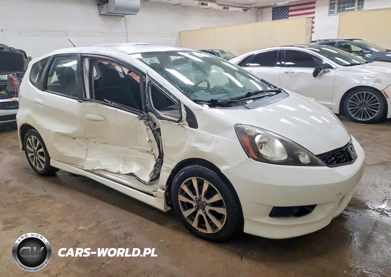 2013 Honda Fit Sport VIN:JHMGE8H51DC064341 - 4