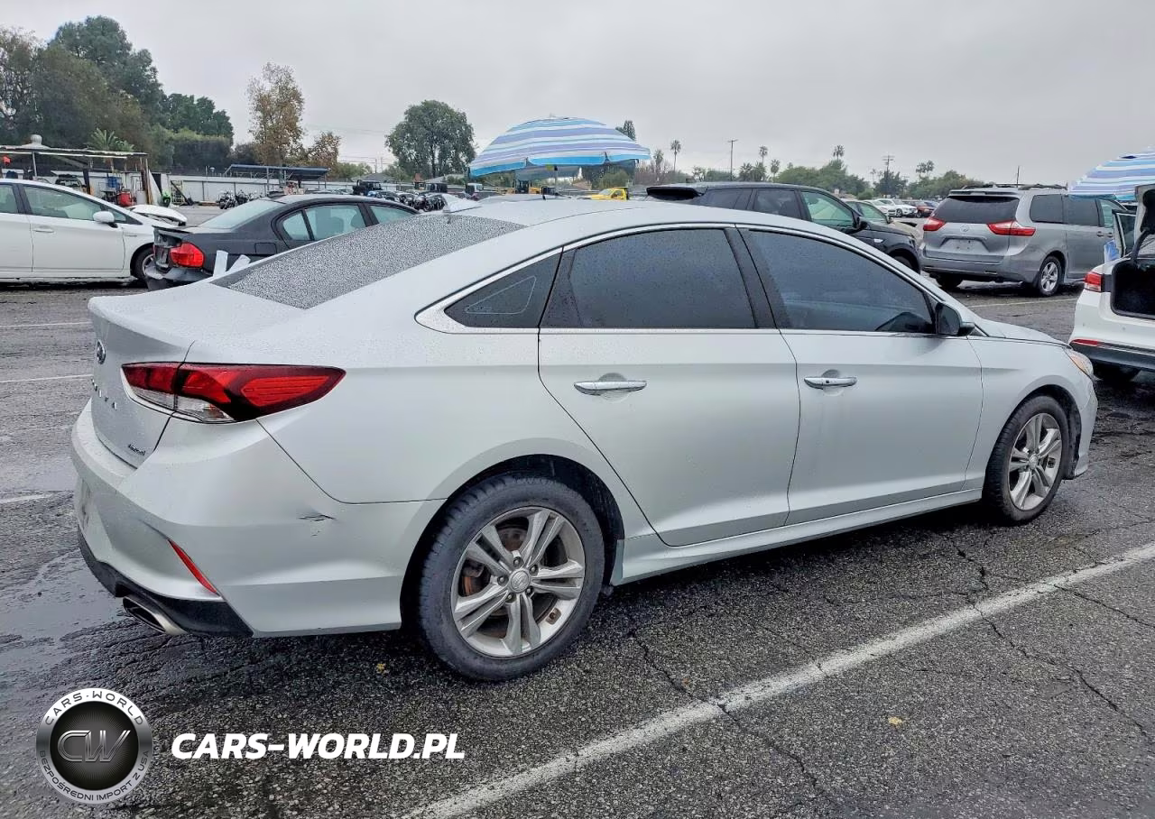 2018 Hyundai Sonata Sport VIN:5NPE34AFXJH617241 - 3