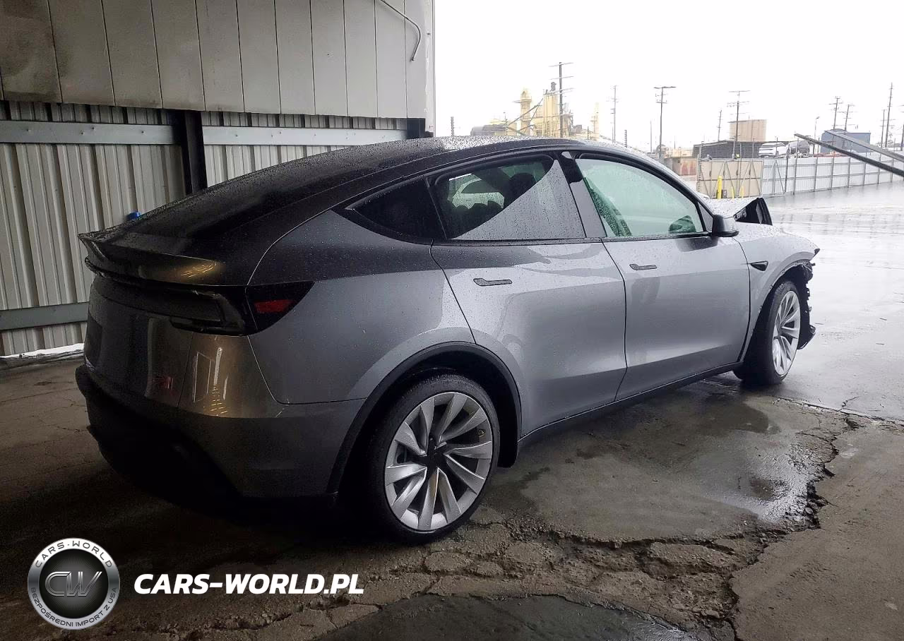 2026 Tesla Model Y VIN:7SAYGDEE1TF330121 - 3