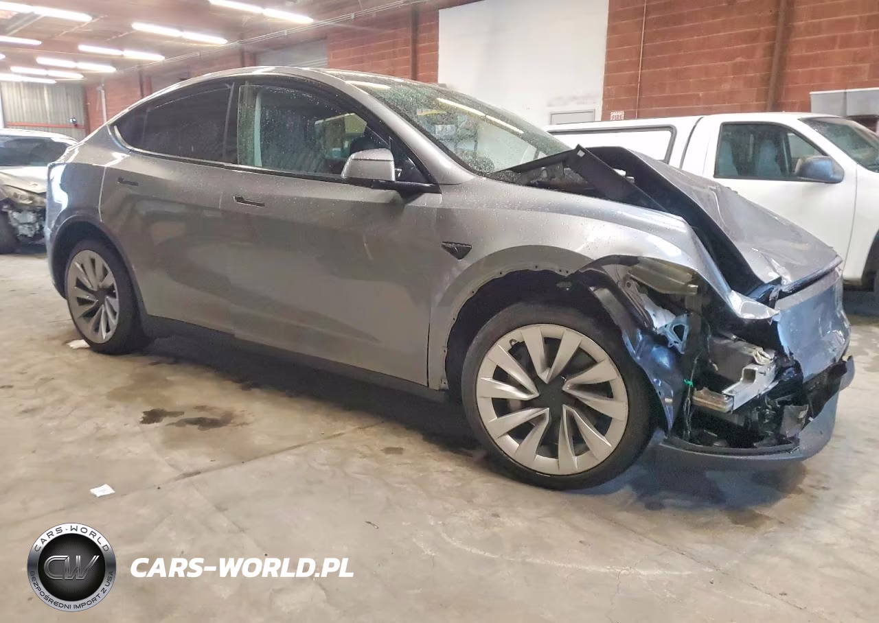 2026 Tesla Model Y VIN:7SAYGDEE1TF330121 - 4