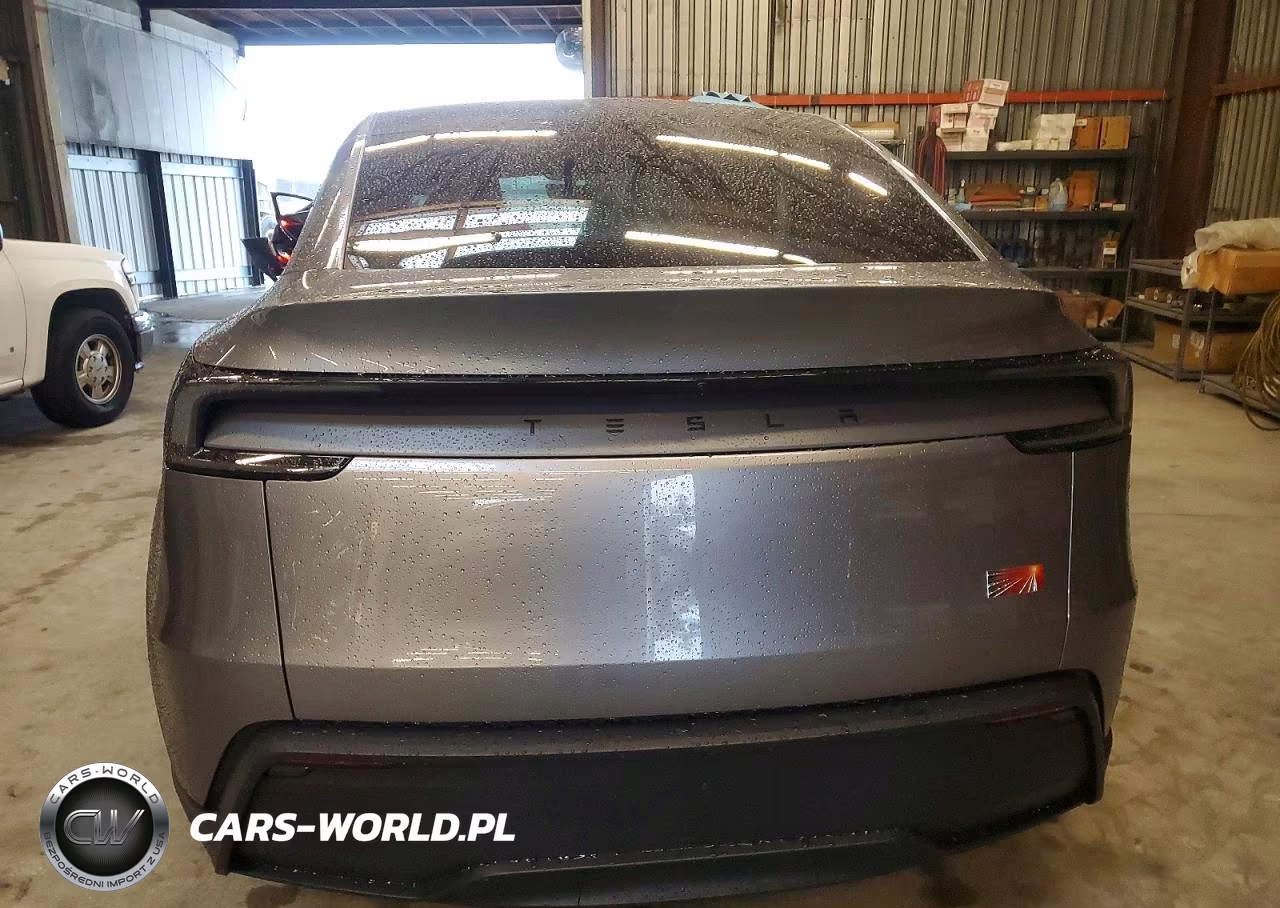 2026 Tesla Model Y VIN:7SAYGDEE1TF330121 - 6