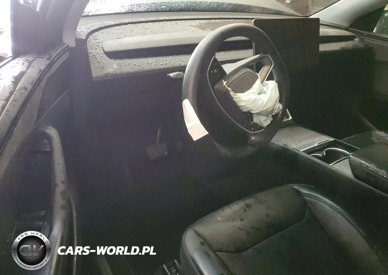 2026 Tesla Model Y VIN:7SAYGDEE1TF330121 - 8