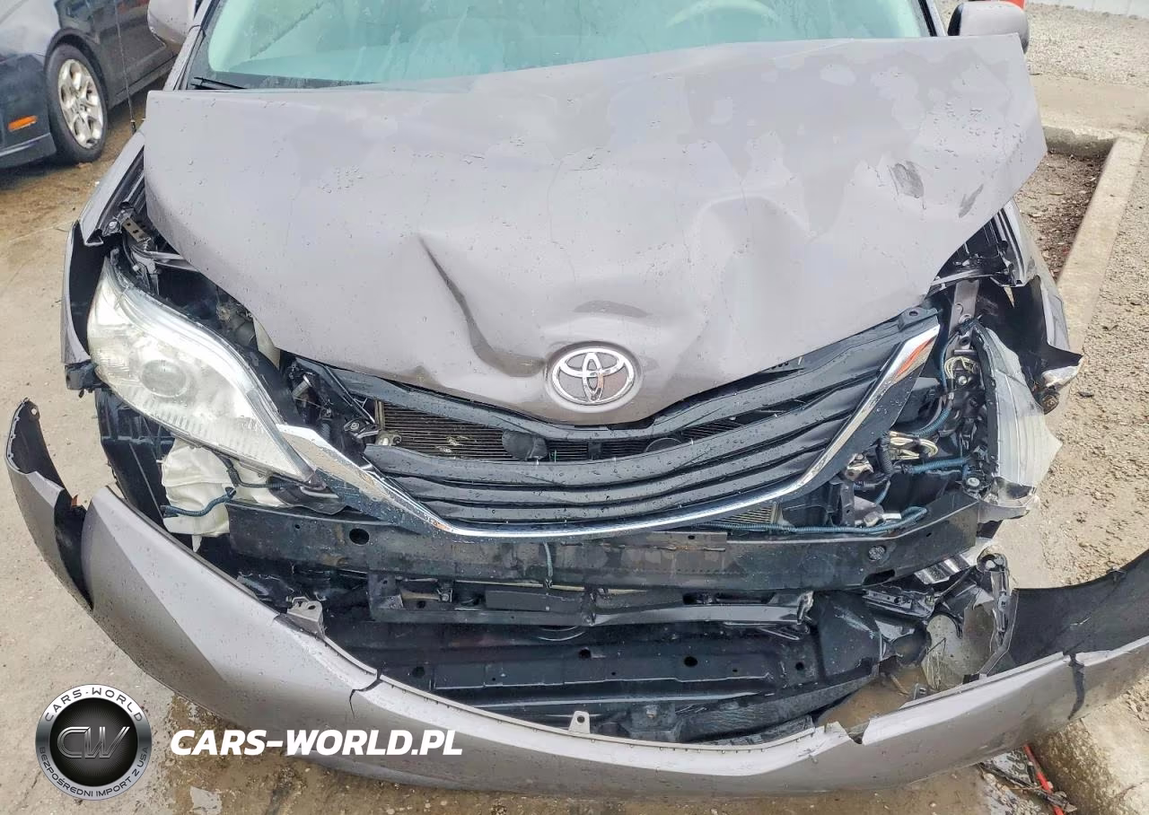 2013 Toyota Sienna Le 8-Passenger VIN:5TDKK3DC4DS291260 - 12