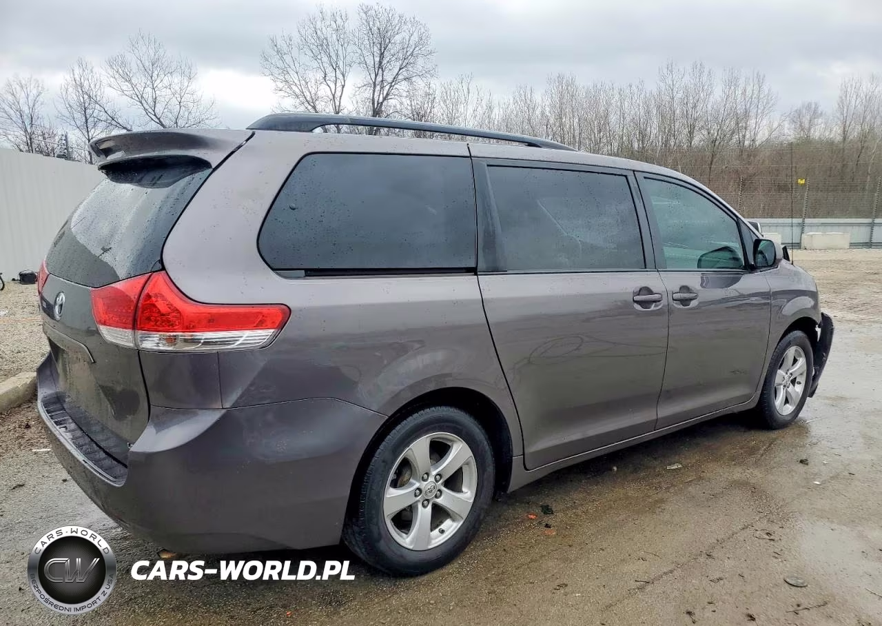 2013 Toyota Sienna Le 8-Passenger VIN:5TDKK3DC4DS291260 - 3