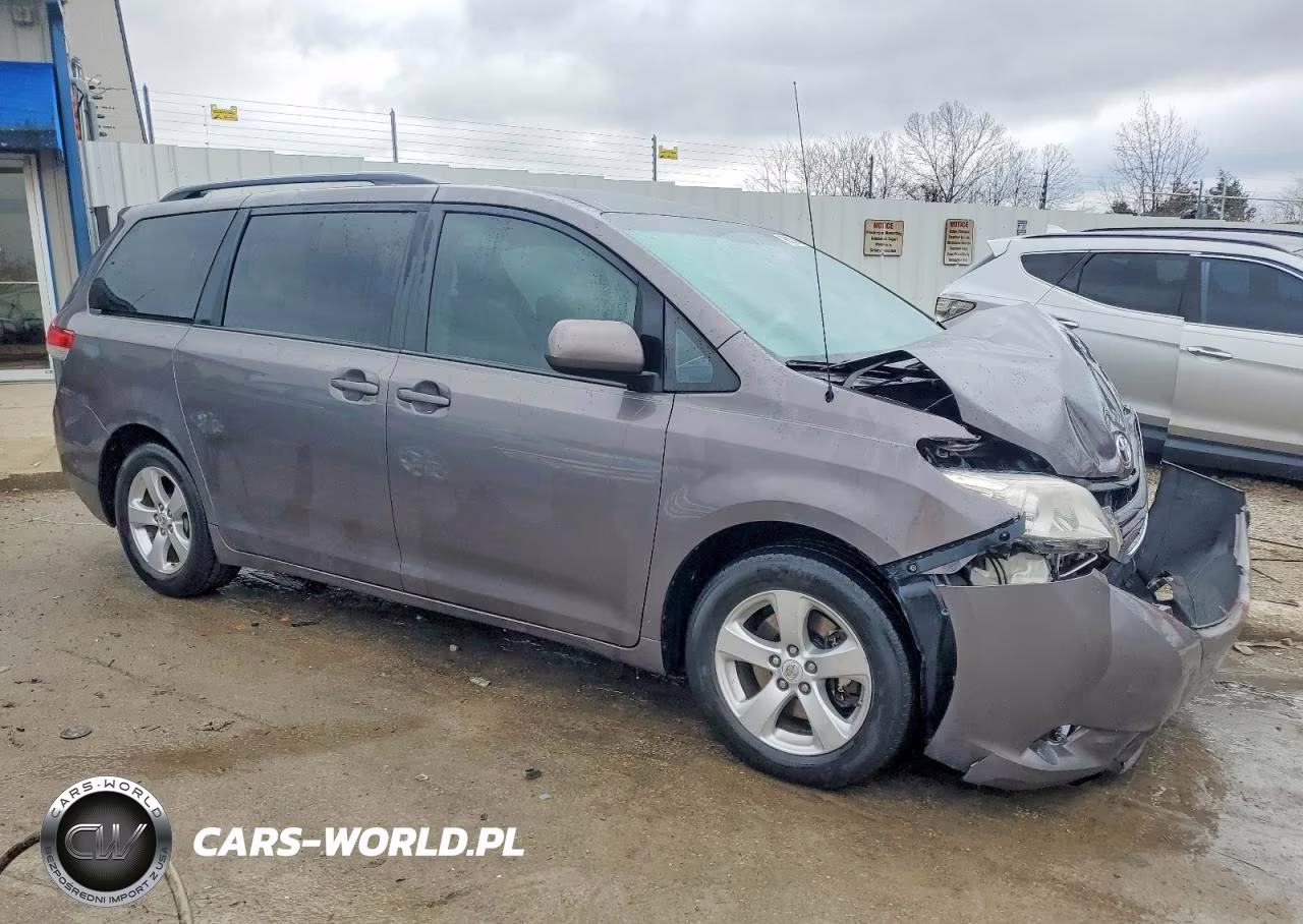 2013 Toyota Sienna Le 8-Passenger VIN:5TDKK3DC4DS291260 - 4