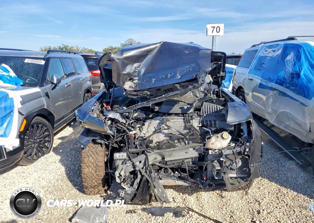 2024 Land Rover Defender 130 Outbound VIN:SALEWFEU2R2353773 - 5
