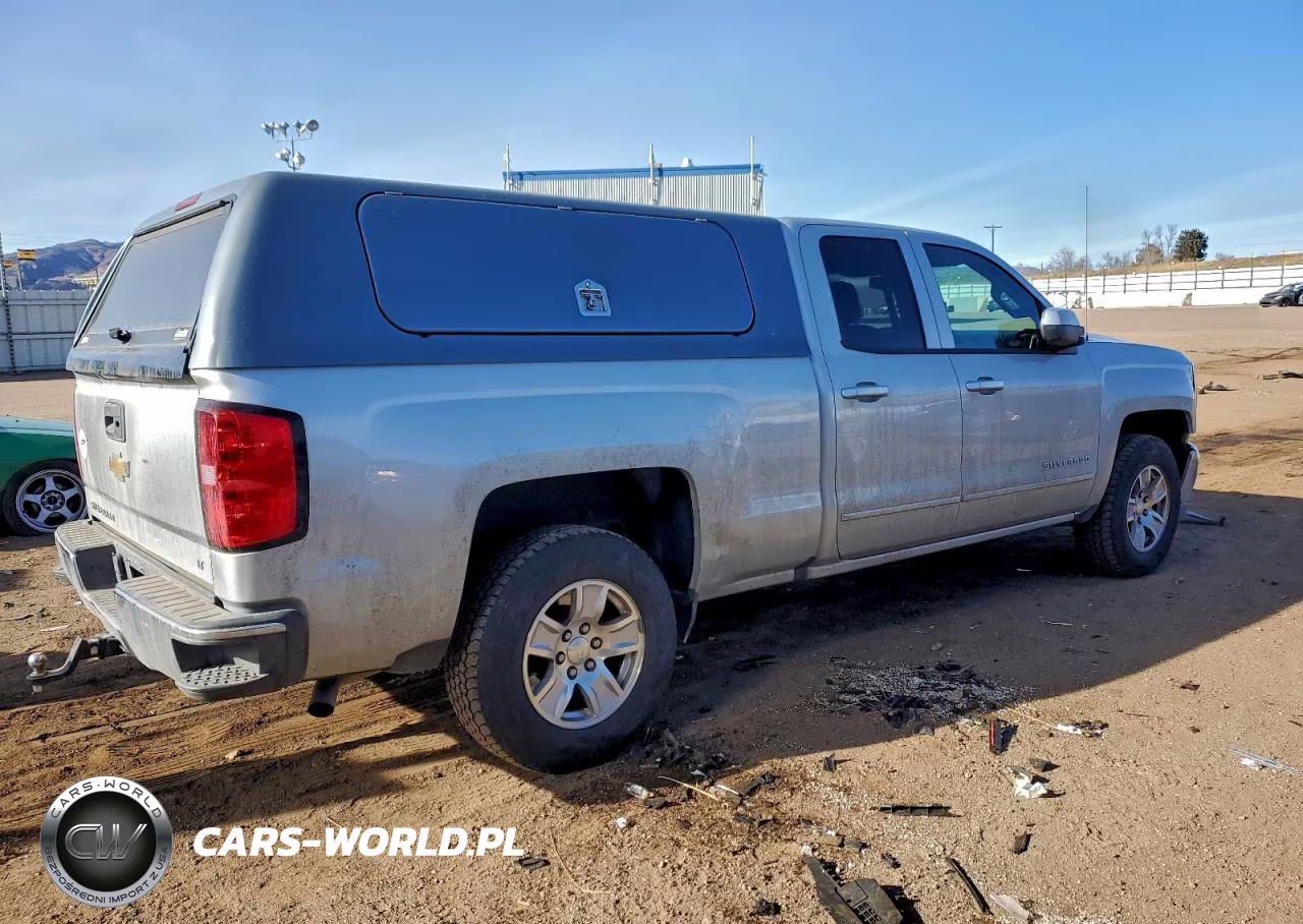 2018 Chevrolet Silverado C1500 Lt VIN:1GCRCREC7JZ350051 - 3