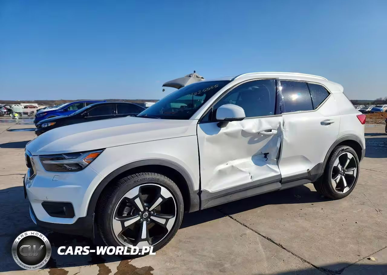 2022 Volvo Xc40 T5 Momentum