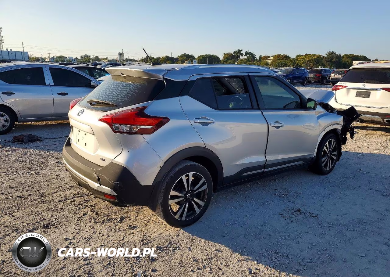 2019 Nissan Kicks S VIN:3N1CP5CU0KL561537 - 3