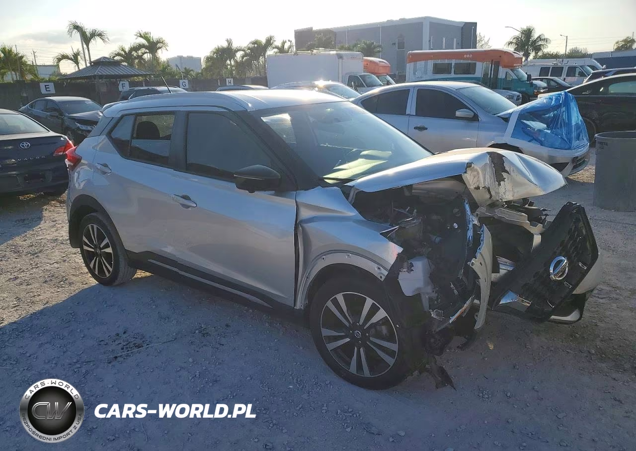 2019 Nissan Kicks S VIN:3N1CP5CU0KL561537 - 4