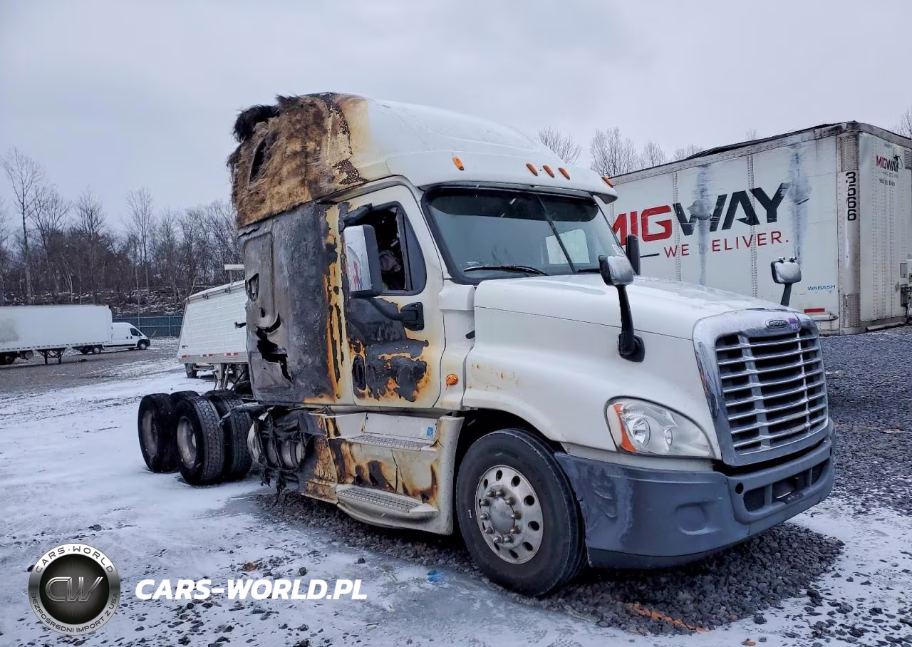 2015 Freightliner Cascadia Semi Truck