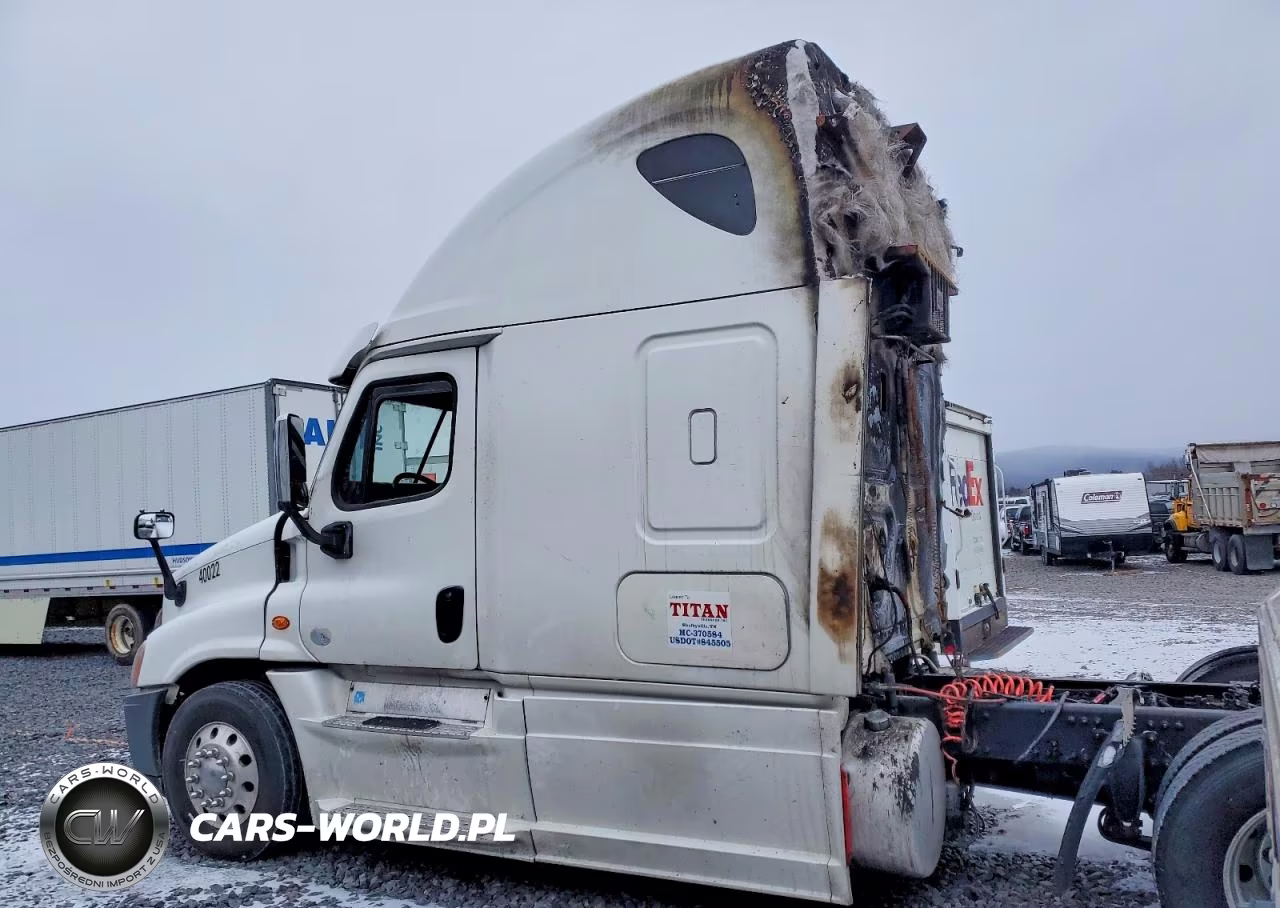 2015 Freightliner Cascadia Semi Truck VIN:3AKGGLDV8FSGS4606 - 3