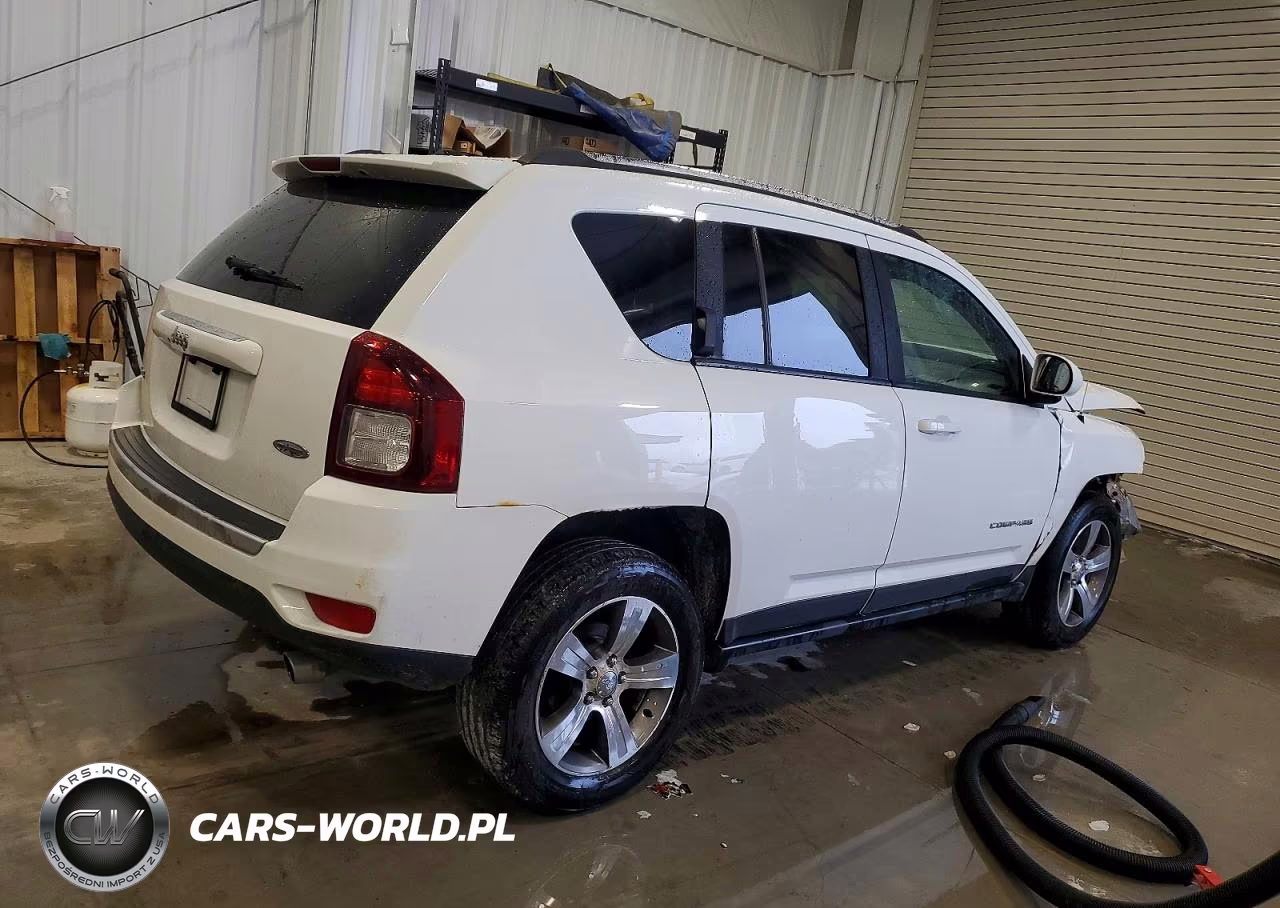 2016 Jeep Compass Latitude VIN:1C4NJDEB0GD755320 - 3