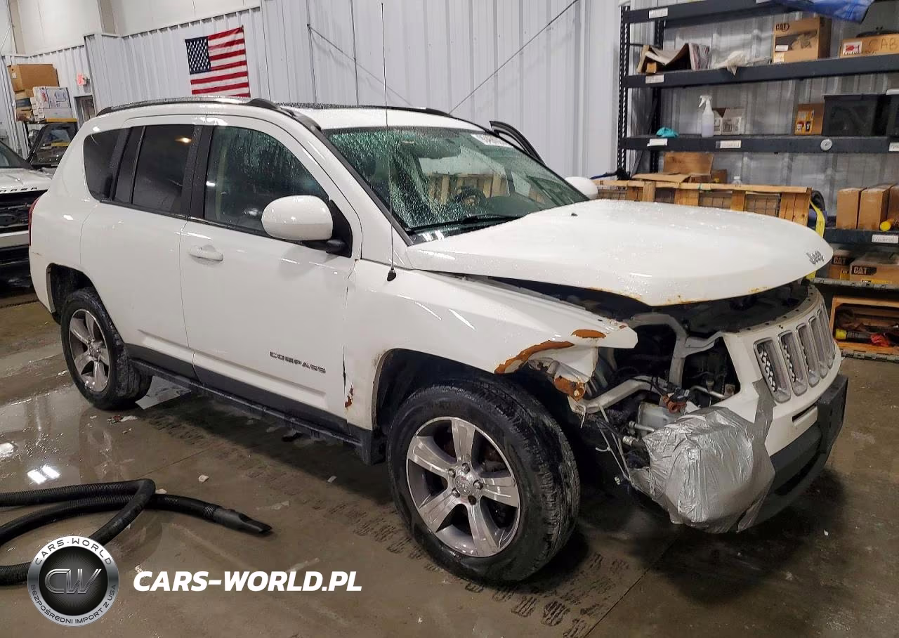 2016 Jeep Compass Latitude VIN:1C4NJDEB0GD755320 - 4