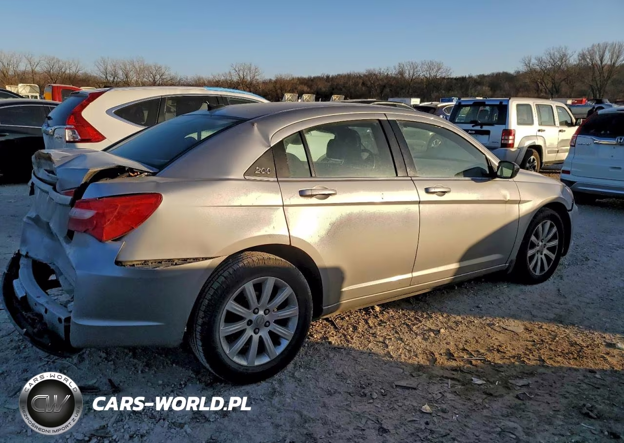 2013 Chrysler 200 Touring VIN:1C3CCBBG7DN527489 - 3
