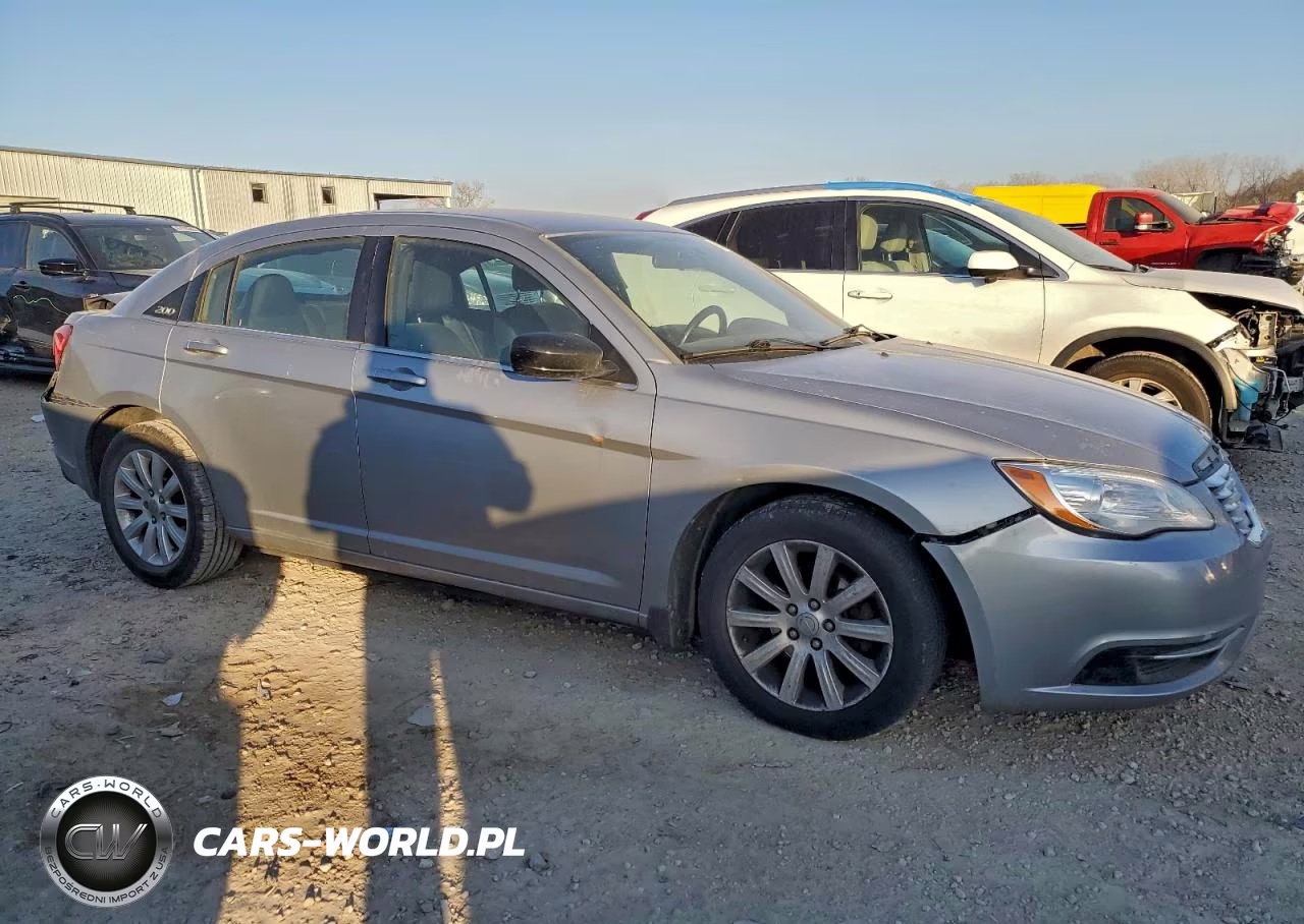 2013 Chrysler 200 Touring VIN:1C3CCBBG7DN527489 - 4