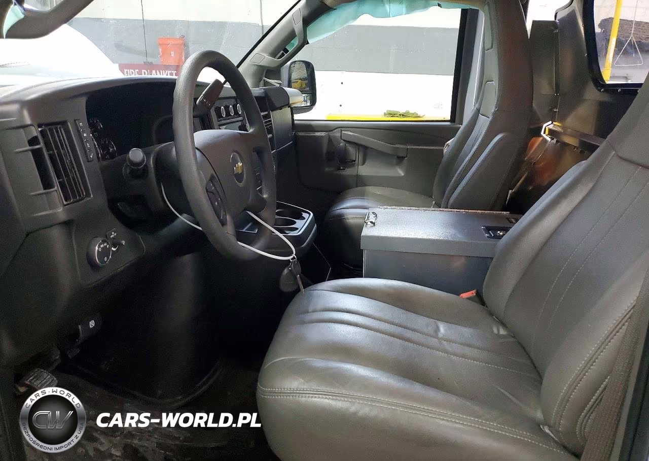 2025 Chevrolet Express 2500 Utility - Service Van VIN:1GCWGAFP2S1131895 - 7