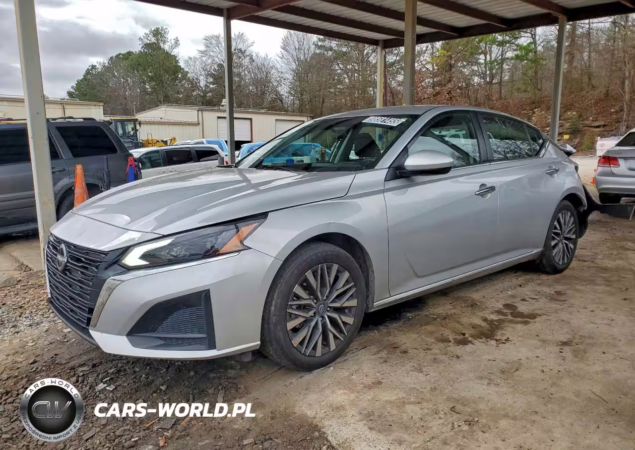 2023 Nissan Altima Sv