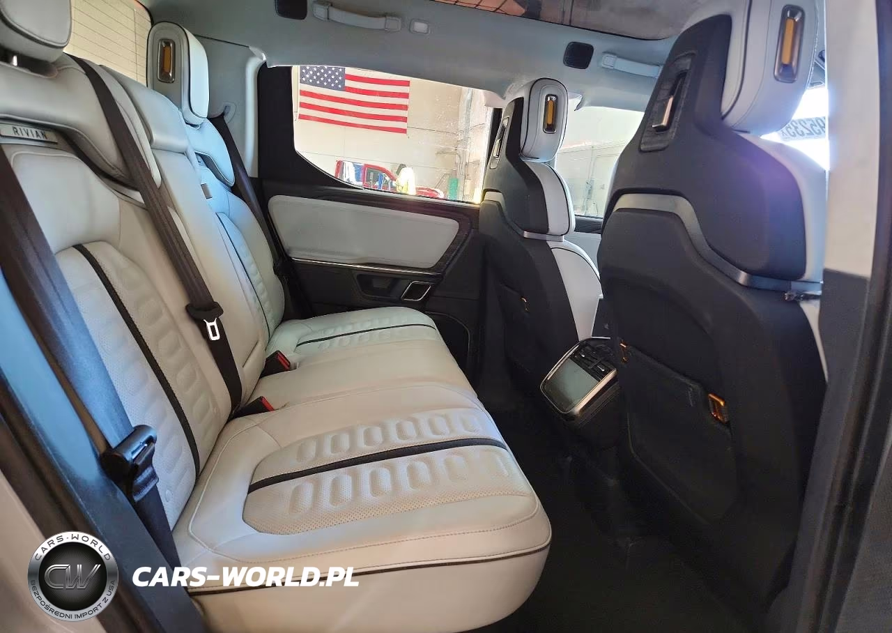 2022 Rivian R1T Adventure VIN:7FCTGAAA7NN013001 - 10