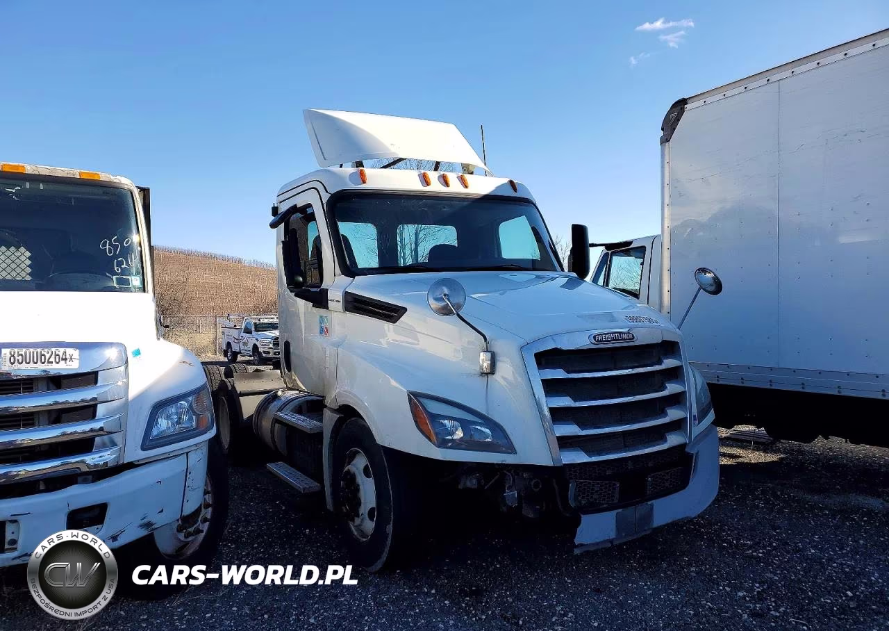 2018 Freightliner Cascadia 126 Semi Truck