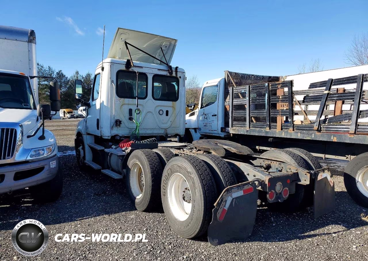 2018 Freightliner Cascadia 126 Semi Truck VIN:3AKJHLDRXJSJW9463 - 3