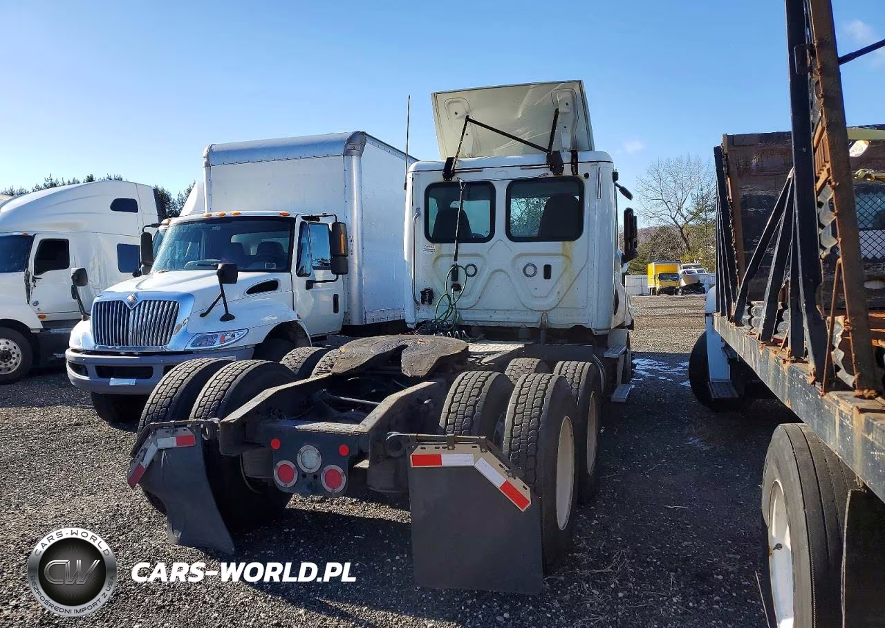 2018 Freightliner Cascadia 126 Semi Truck VIN:3AKJHLDRXJSJW9463 - 4