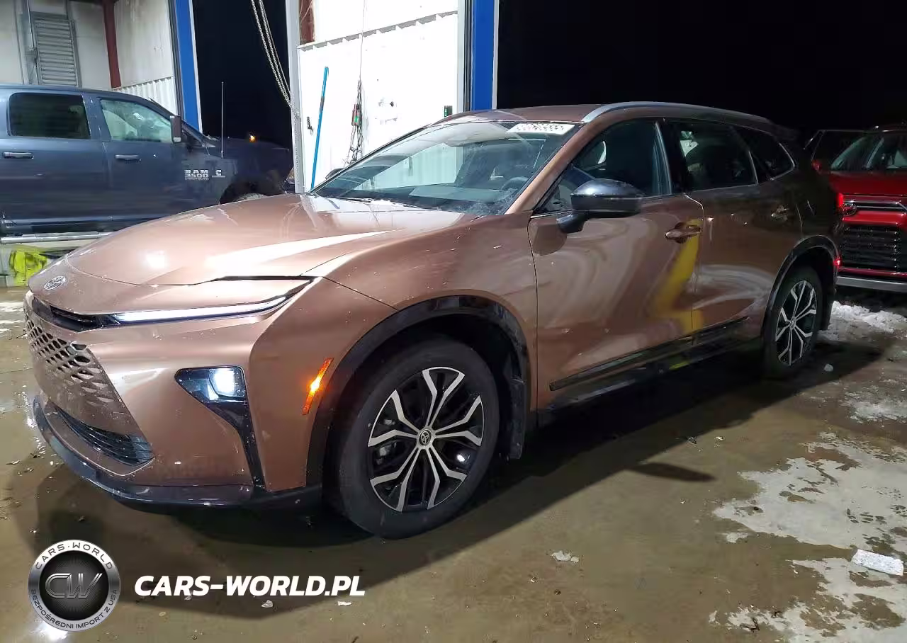 2025 Toyota Crown Signia Xle