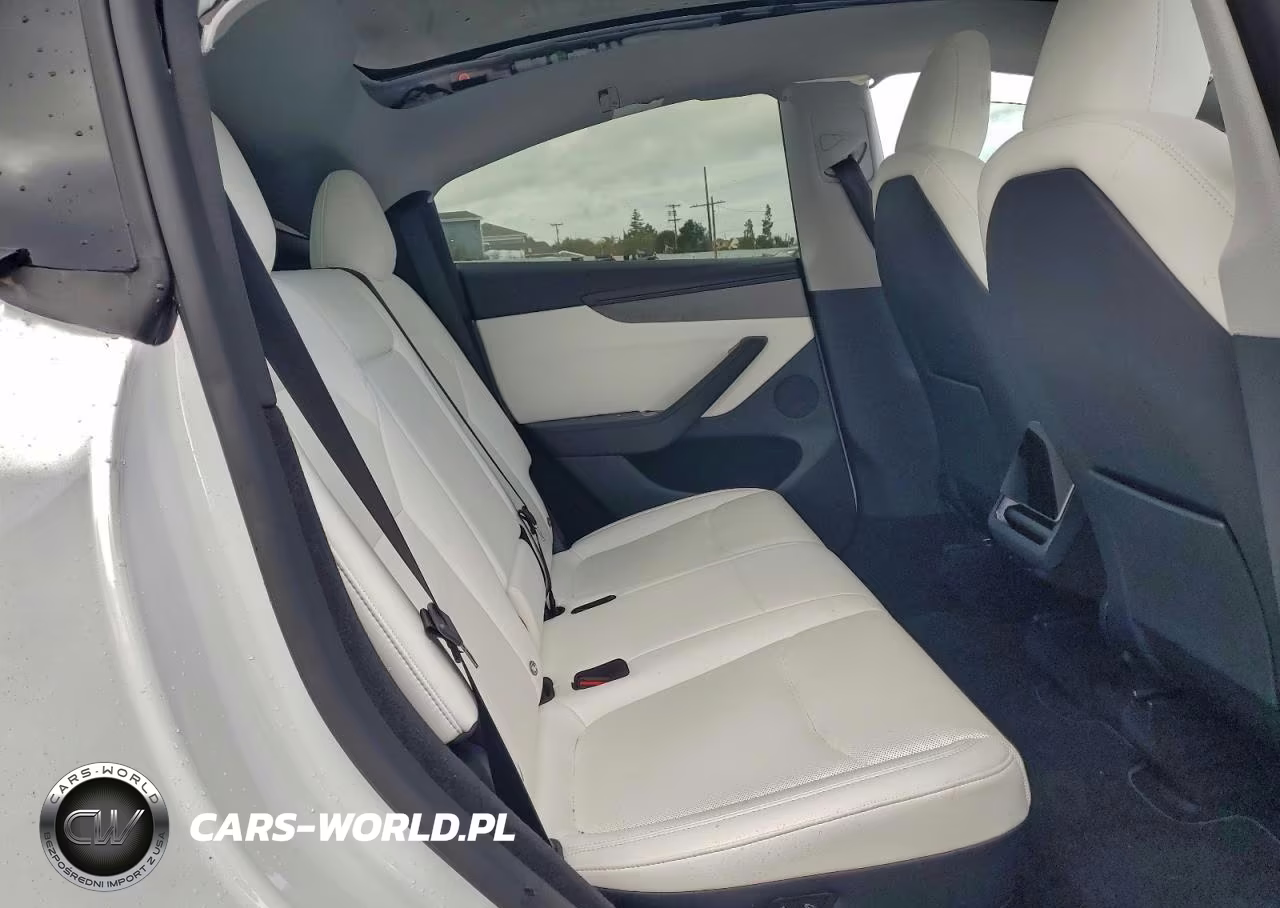 2026 Tesla Model Y VIN:7SAYGDED2TF420322 - 10