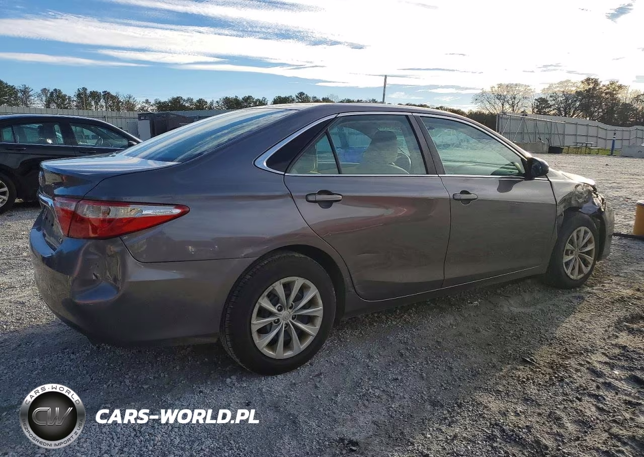 2015 Toyota Camry Le VIN:4T1BF1FK5FU082052 - 3