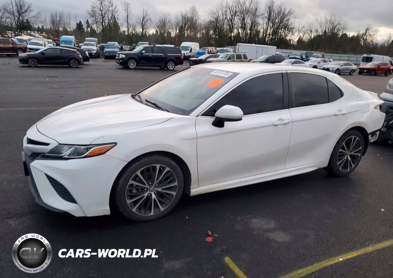 2018 Toyota Camry – zdjęcie 1 z 13