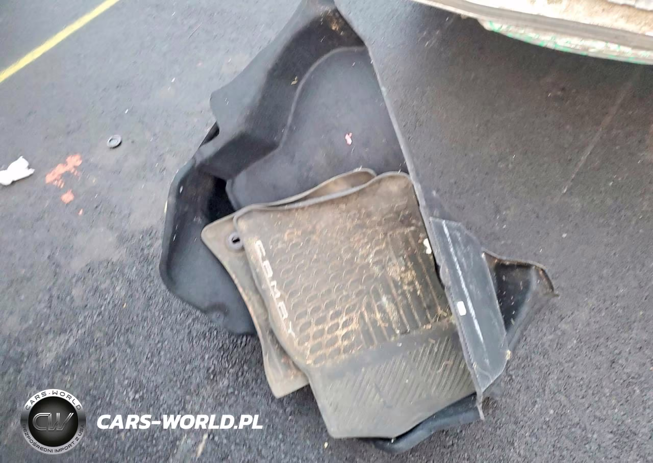 2018 Toyota Camry VIN:4T1B11HK5JU641586 - 12