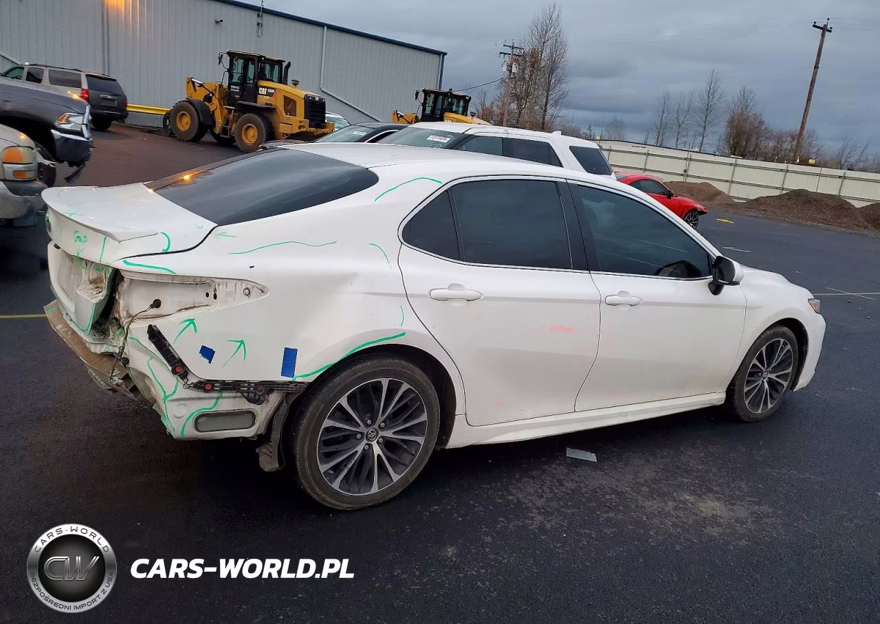 2018 Toyota Camry VIN:4T1B11HK5JU641586 - 3