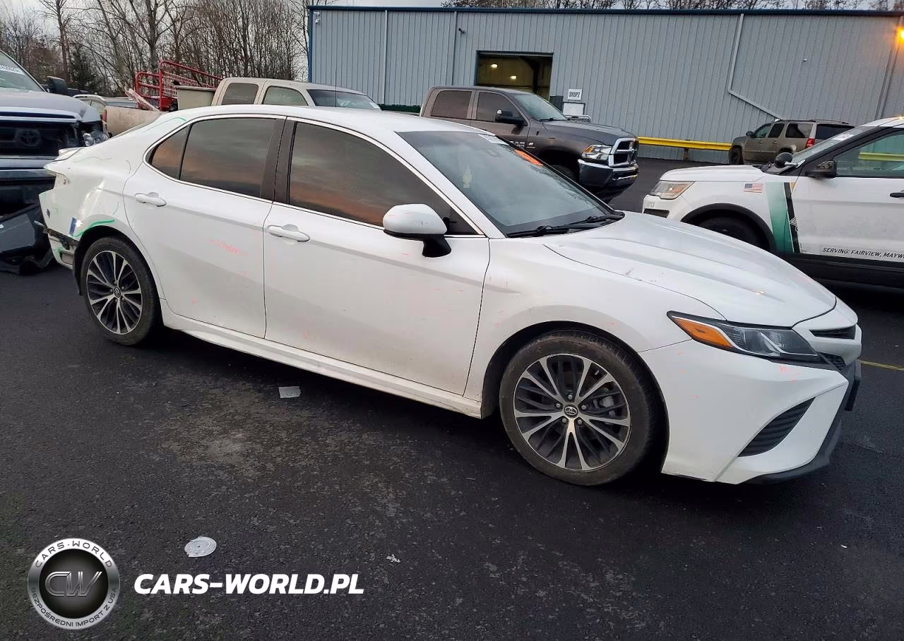 2018 Toyota Camry VIN:4T1B11HK5JU641586 - 4
