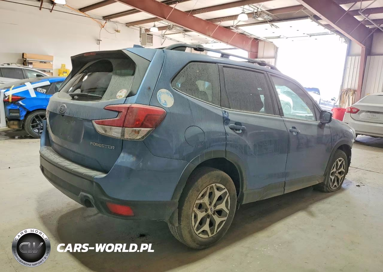 2021 Subaru Forester Premium VIN:JF2SKAJC3MH555597 - 3