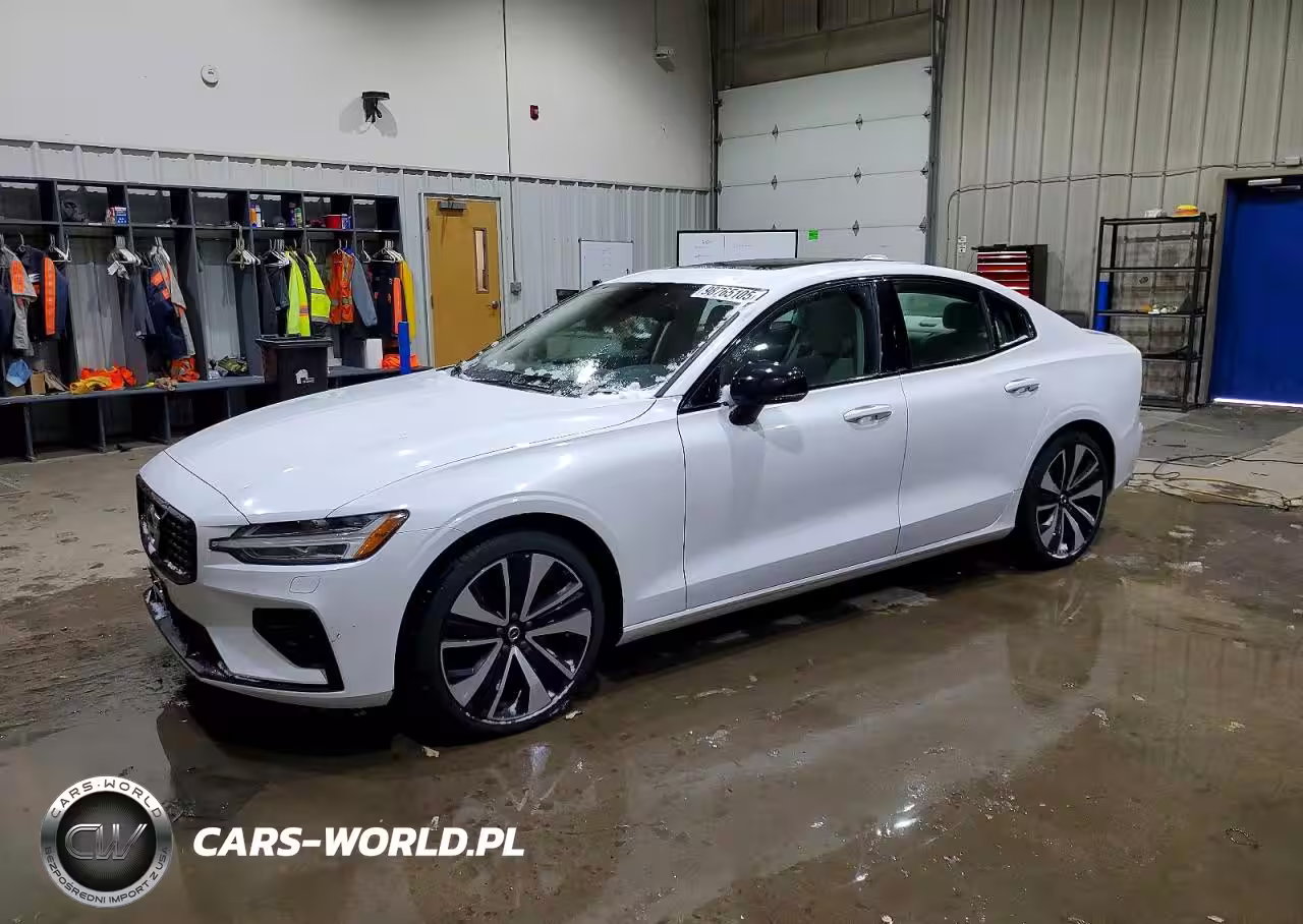 2022 Volvo S60 B5 Momentum